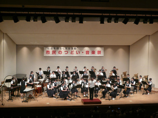 画像　第二部音楽祭　吹奏楽の演奏の様子