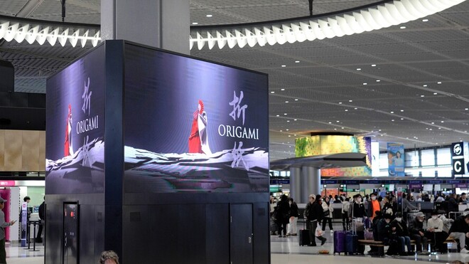 画像　成田空港のデジタルサイネージ
